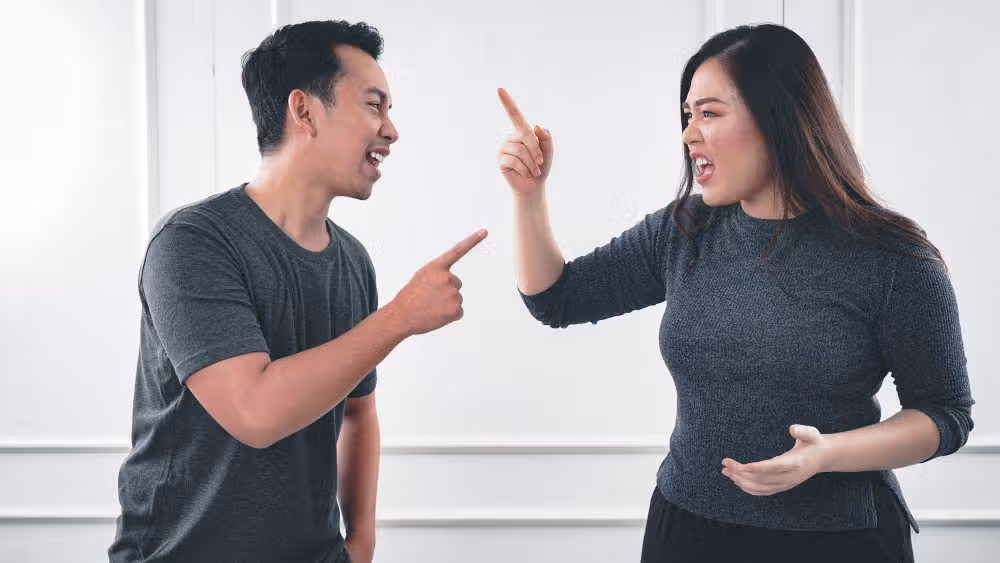 Tanda-Tanda Kamu Pacaran Dengan ‘Anak Mami’ Sejati